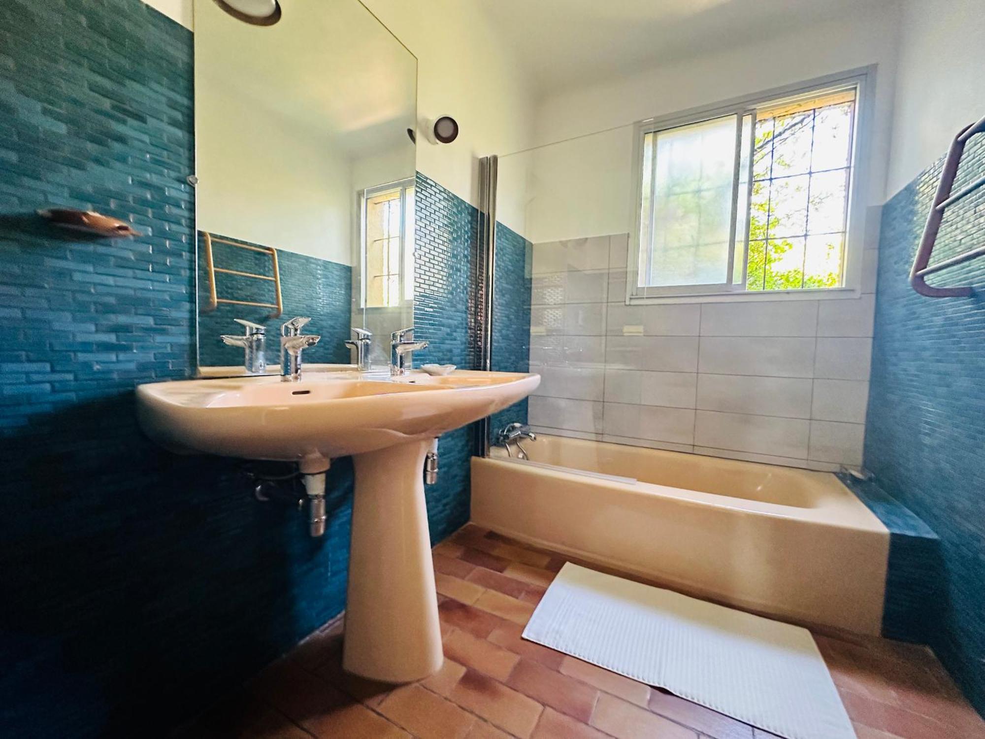 Charmante Maison Securisee Avec Piscine A - Fr-1-309-454 *